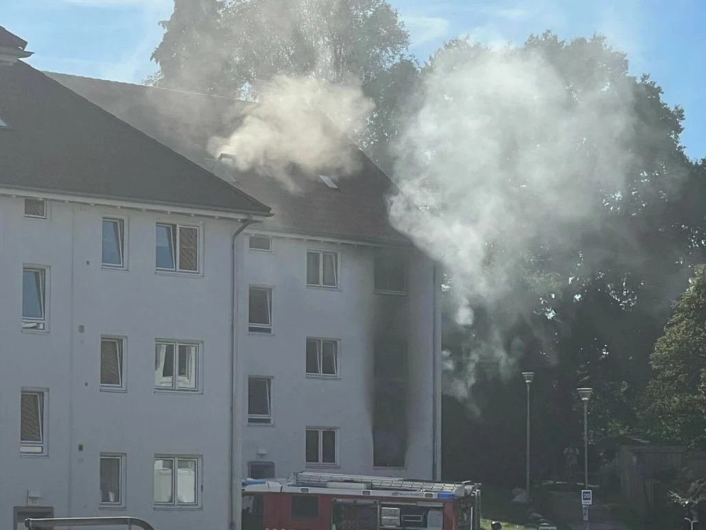 Opgang brænder: Beboere evakueret