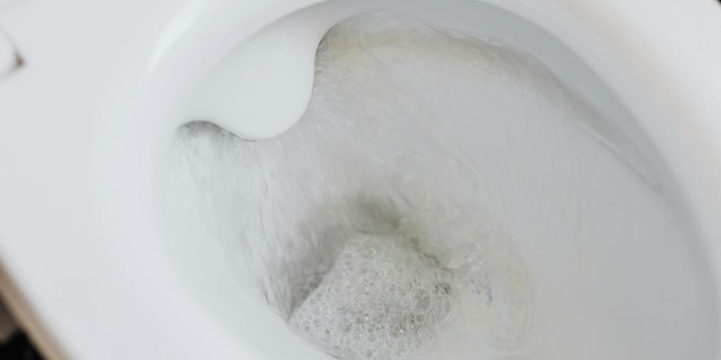 Kan ødelægge dit toilet: Blikkenslagere advarer mod rengøringsprodukter
