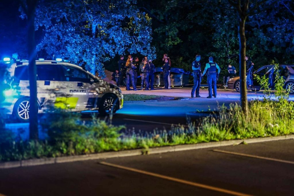 Vild biljagt endte med tre anholdte