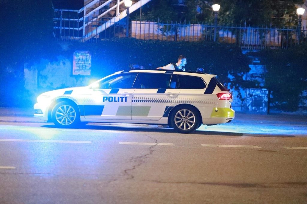 To personer blev fundet liggende på jorden ved Tivoli