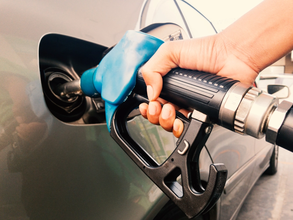 Så lidt koster benzin og diesel uden danske afgifter