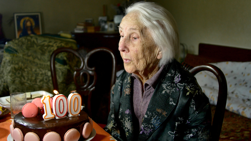 Irene på 100 år deler hemmeligheden til et langt liv: Drik 8 om dagen