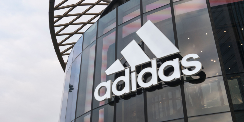 Giver associationer til nazi-enhed: Adidas trækker landsholdstrøje tilbage
