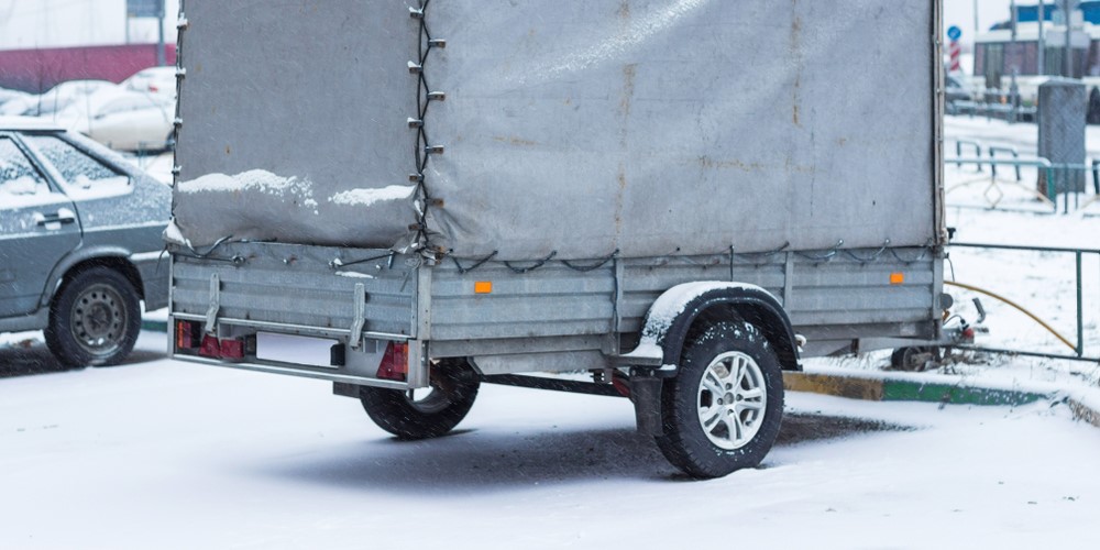 Kender du reglerne? Sådan må du parkere med trailer eller campingvogn