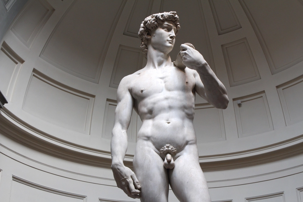 Skoleleder tvunget til at sige op: Viste “pornografiske” statuer i undervisningen