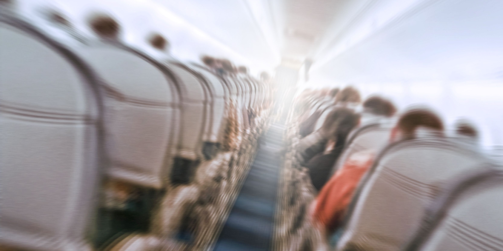 Mindst 1 død og over 30 såret: Alvorlig turbulens rammer rutefly