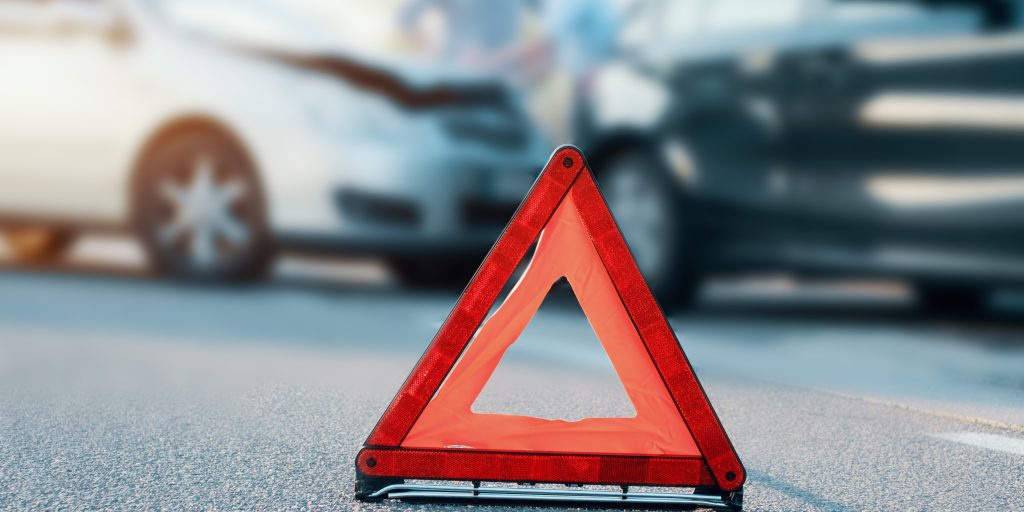 Ikke bare 50 meter: Så langt fra bilen skal advarselstrekanten stå på motorvejen