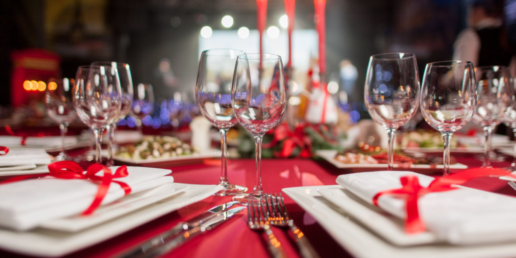 Priserne stiger: Så meget dyrere bliver julefrokosten i år
