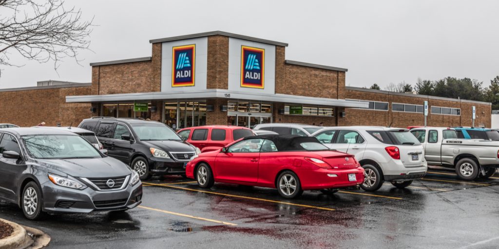 Drama på parkeringsplads ved Aldi: Gravid kvinde kører barn over