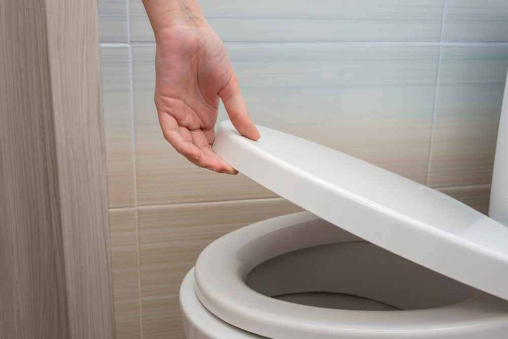 Kvinden vækket af plaskelyse fra toilettet: Det hun finder vil få dig til at gyse