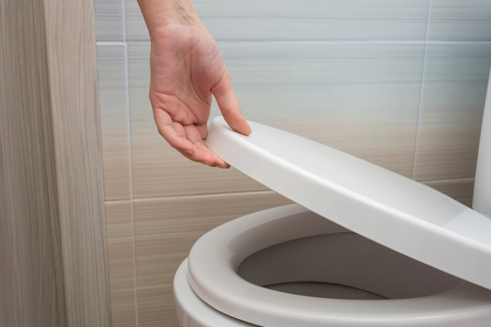 Kvinden vækket af plaskelyse fra toilettet: Det hun finder vil få dig til at gyse
