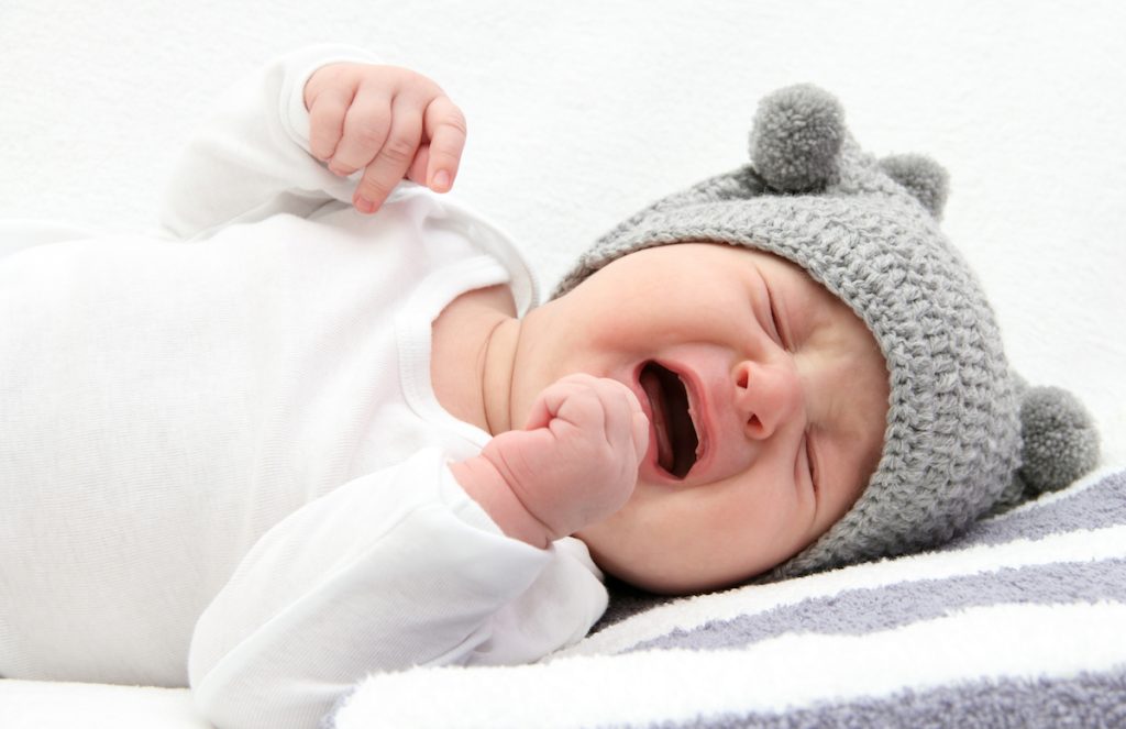 Grædende baby får nabo til at reagere: eskalerer konflikten med babyens forældre