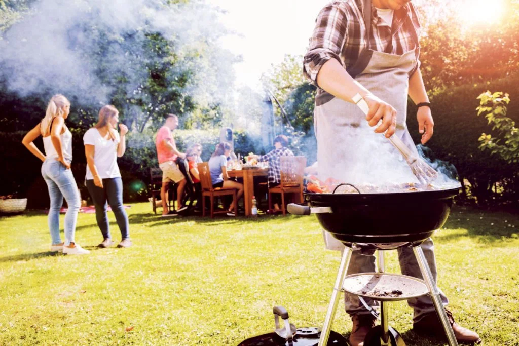 Ekspert i madsikkerhed: Dette må du ALDRIG gøre, når du griller