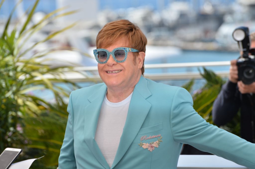 Elton John måtte hastes på hospitalet: Derfor skete det