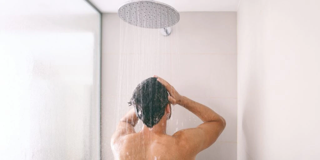 Læge advarer: Derfor skal du ikke tisse i brusebadet