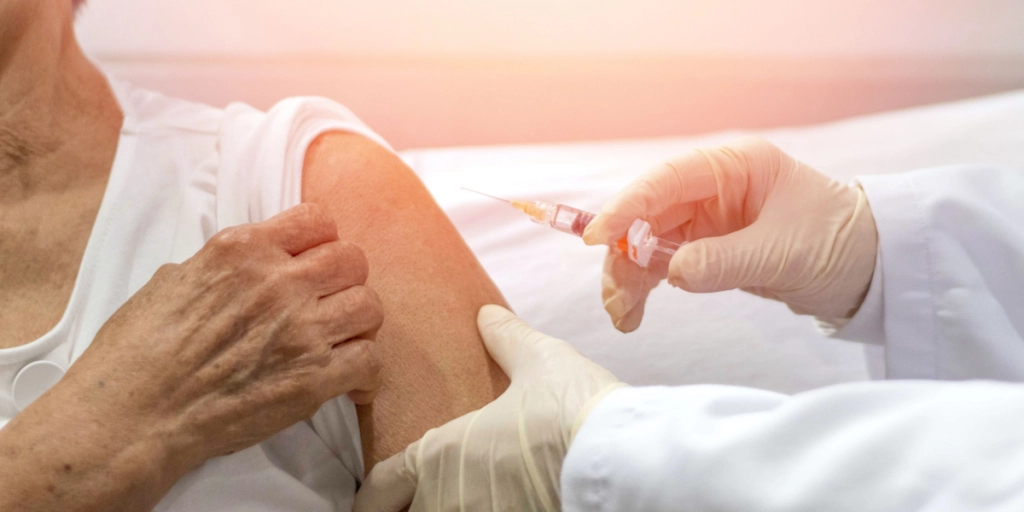Stor debat: Derfor bliver ældre tilbudt mindre effektiv influenza-vaccine