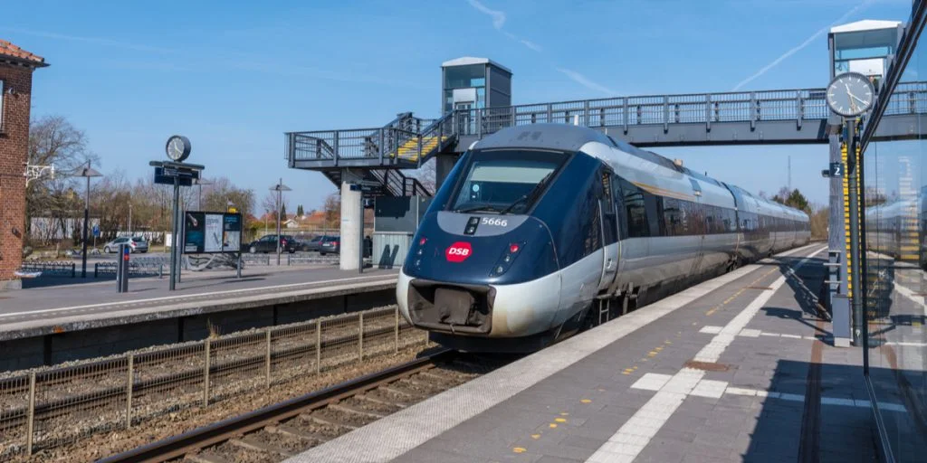 Togtrafikken lammet: Her står togene stille