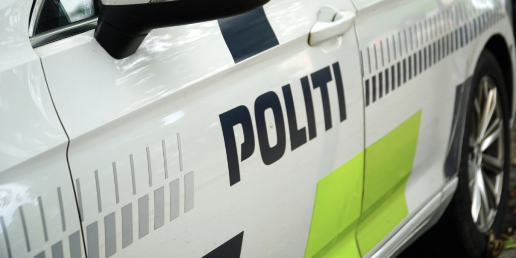 Kvinde låste sig inde i sin bil, da hun blev standset af politiet: Måtte tilkalde autohjælp for at få hende ud