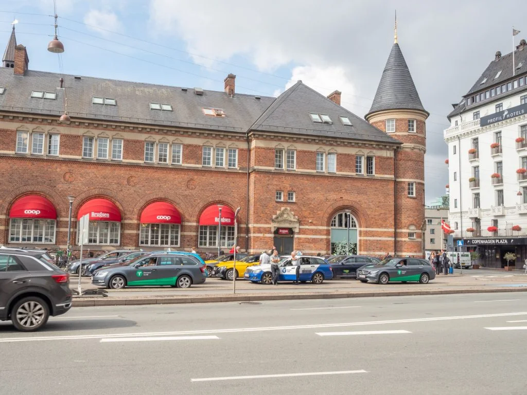 Dagli’ Brugsen medarbejder truet af mand med økse