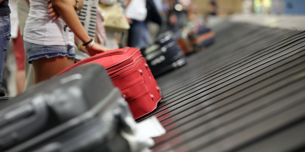 Det vigtigste trick inden sommerferien: Sådan sikrer du, din kuffert kommer først ud af flyet