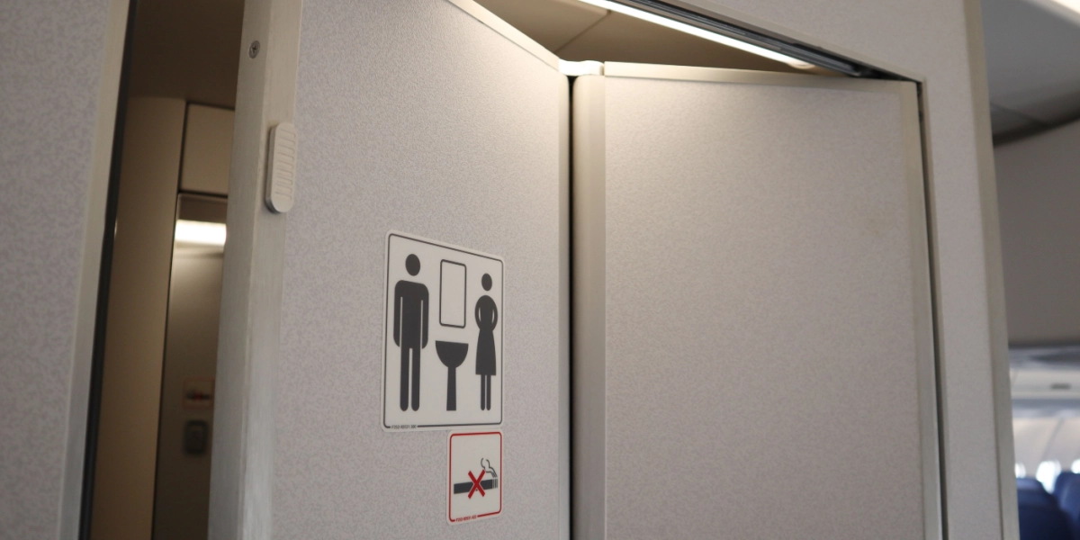 Har du også undret dig: Hvor bliver affaldet fra flytoiletter af?