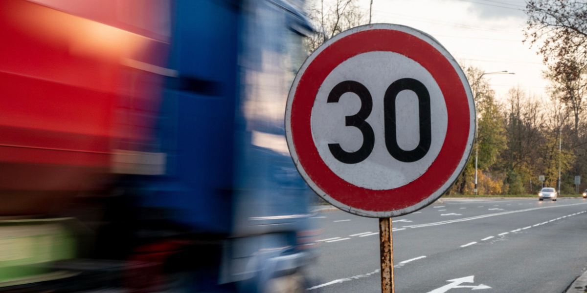 Vil have hastigheden i byerne ned til 30 km/t: Forbund i gang med underskriftsindsamling