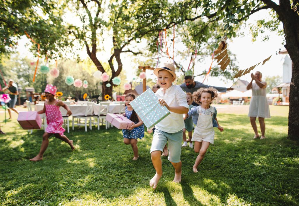 Ingen kom til 6-årigs fødselsdag: Så fik storebror genial idé