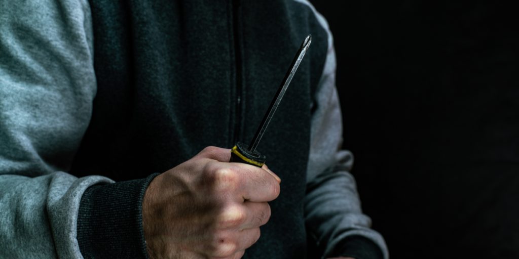 Han stak en mand ned med skruetrækker: Her er hans dom