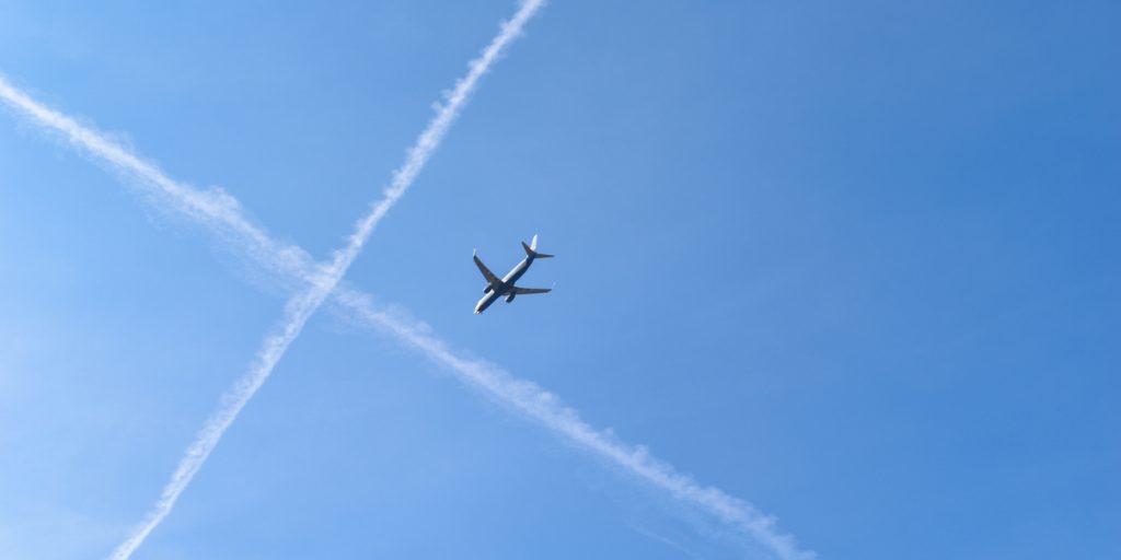Forskere kæmper for nedbringelse af CO2: Flyver selv jorden rundt på skatteydernes regning