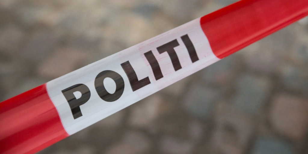 Politiet offentliggør ny overvågningsvideo: Kan du genkende røveren?
