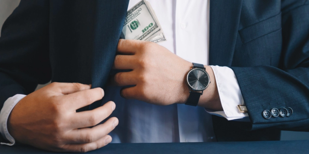 Svindlede for 831 millioner – her er Stein Bagger i dag