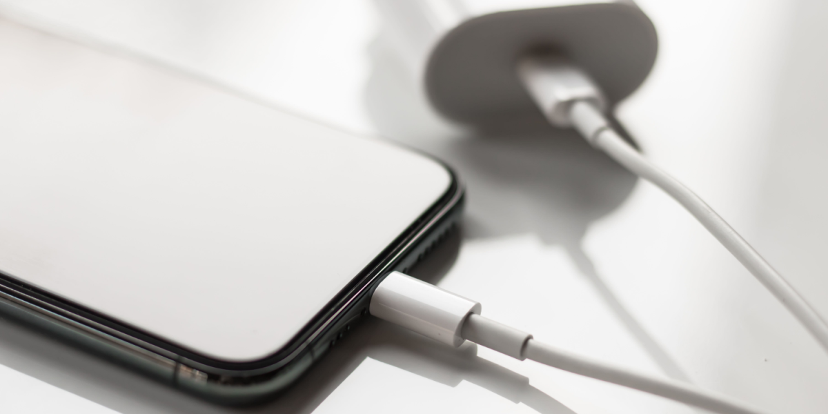 Advarsel: Del aldrig din iPhone-oplader med andre