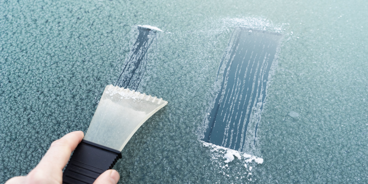 Gør du det ordentligt? Frost på bilruden kan koste dig både bøder og kørekortet