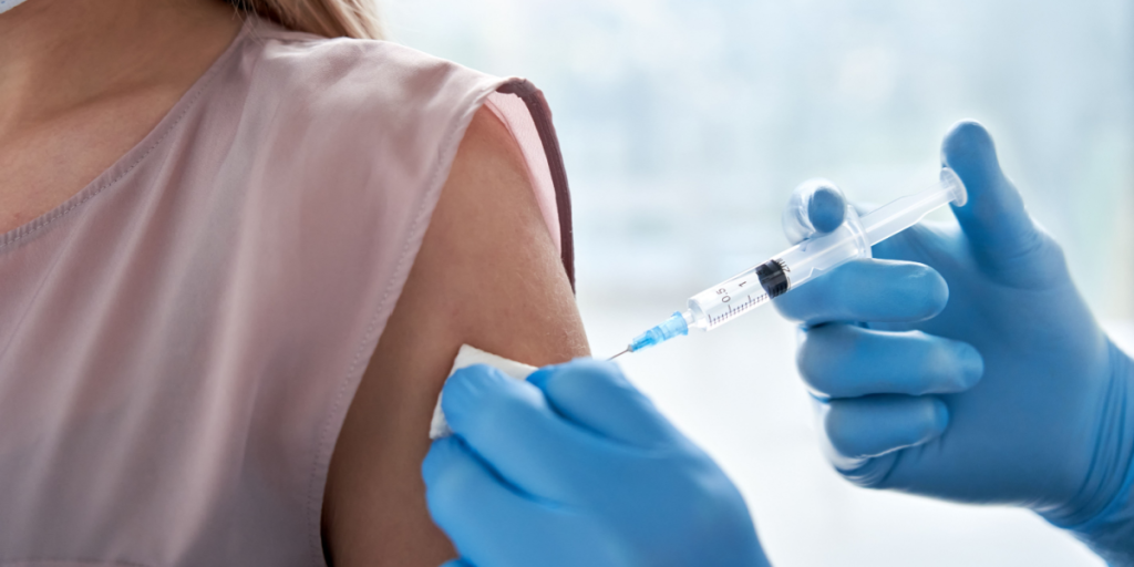 Kan give kronisk nældefeber: Vaccine får ny bivirkning i indlægssedlen