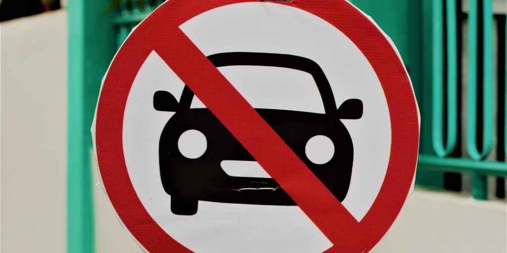 Slut med benzin- og dieselbiler? Ny aftale giver kommuner lov til at indføre forbud mod fossile biler