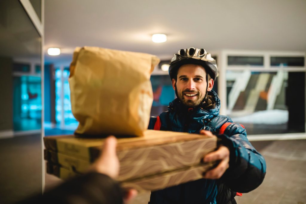 Pizzamand fik ved fejl 140% drikkepenge: Men lod ham beholde den efter overraskende reaktion