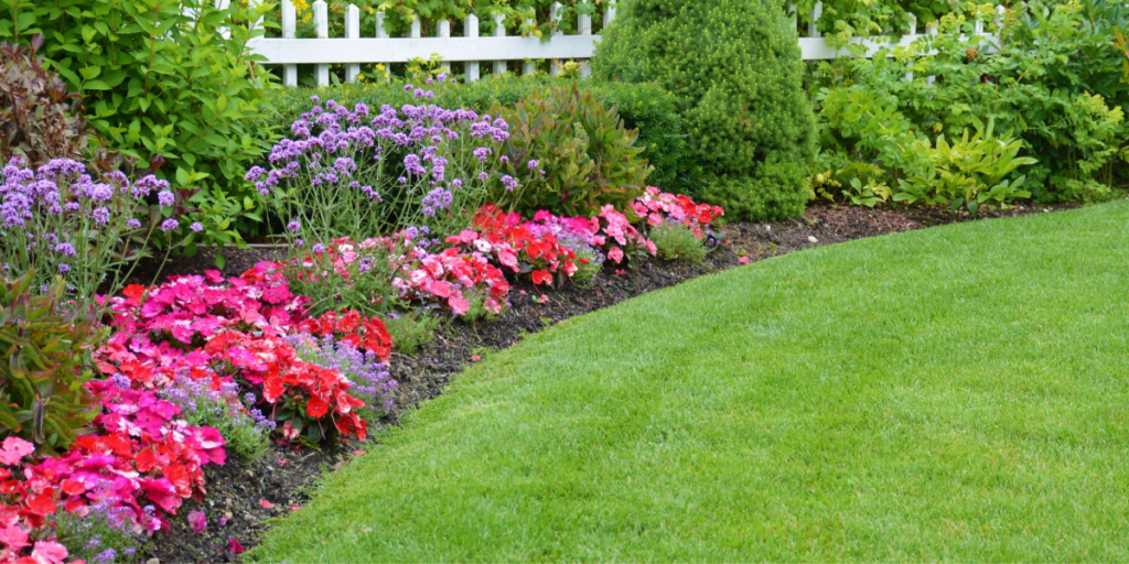 Frygter du græs i blomsterbedet? 5 tips til at forhindre det