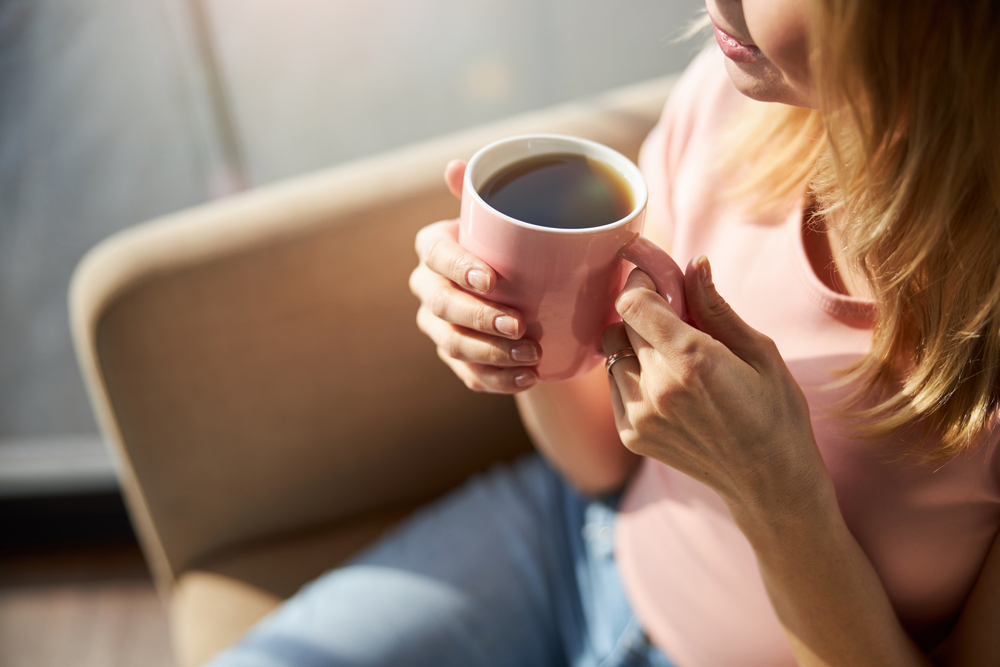 Derfor kan din første kop kaffe farlig for dig
