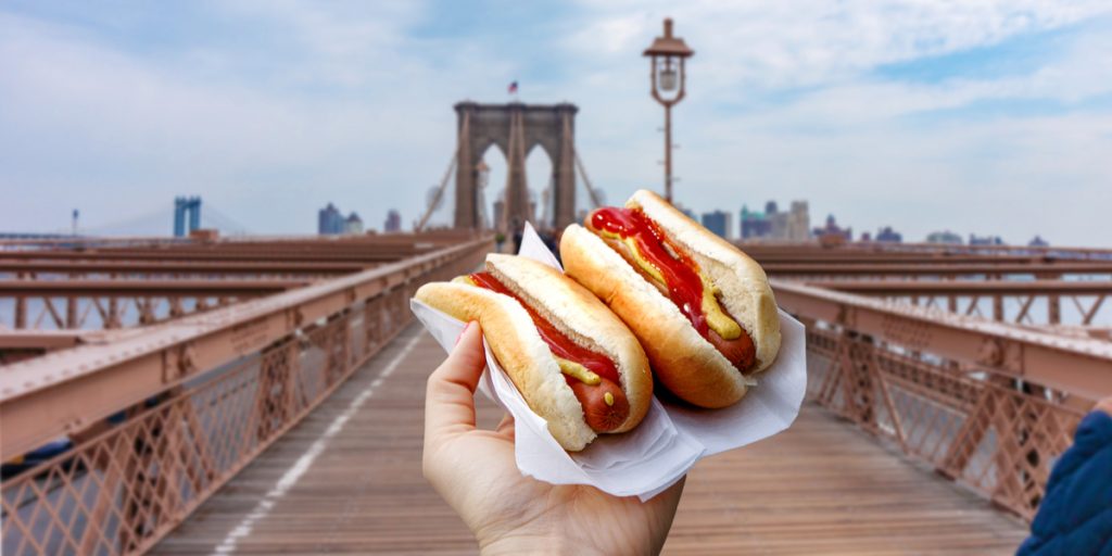 Shopamok i hotdogs og fadøl: Kommunale embedsmænd brændte 130.000 kroner af på buffet i Sydkorea