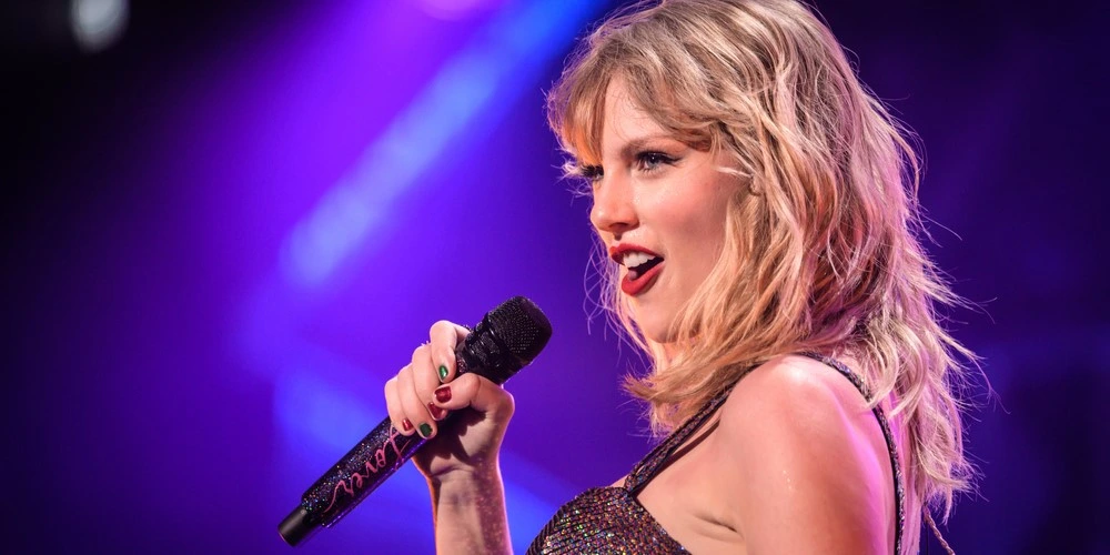 Sikkerhedsvagt sang med på Taylor Swift – så blev han fyret