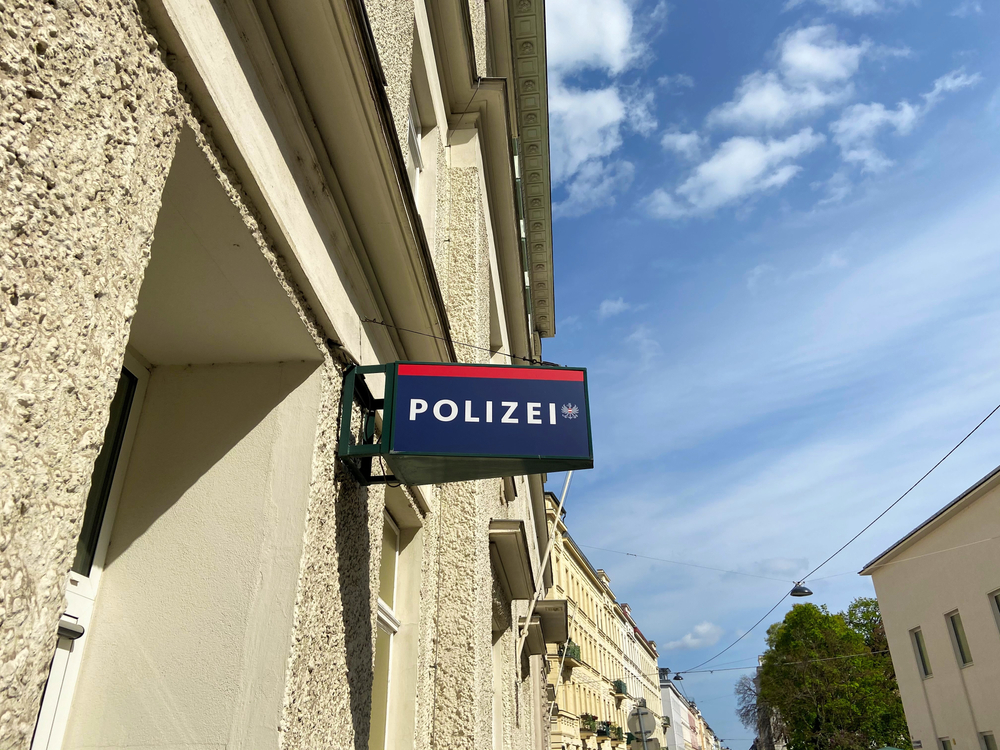 Politibetjent skyder og dræber kollega