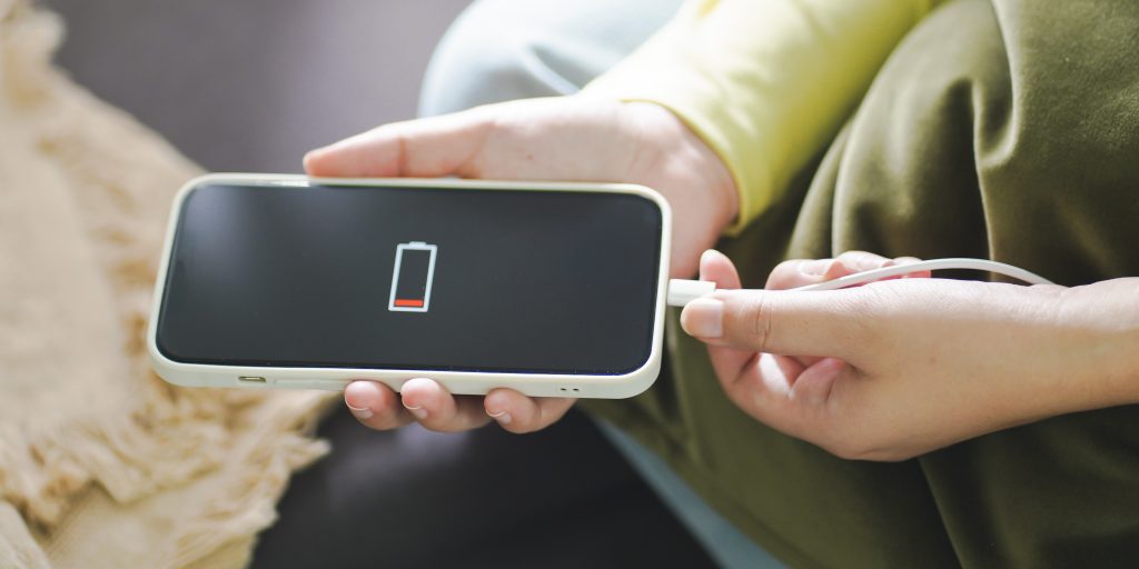 Du lader batteriet gå næsten død og 2 andre vaner, der ødelægger din telefons batteri