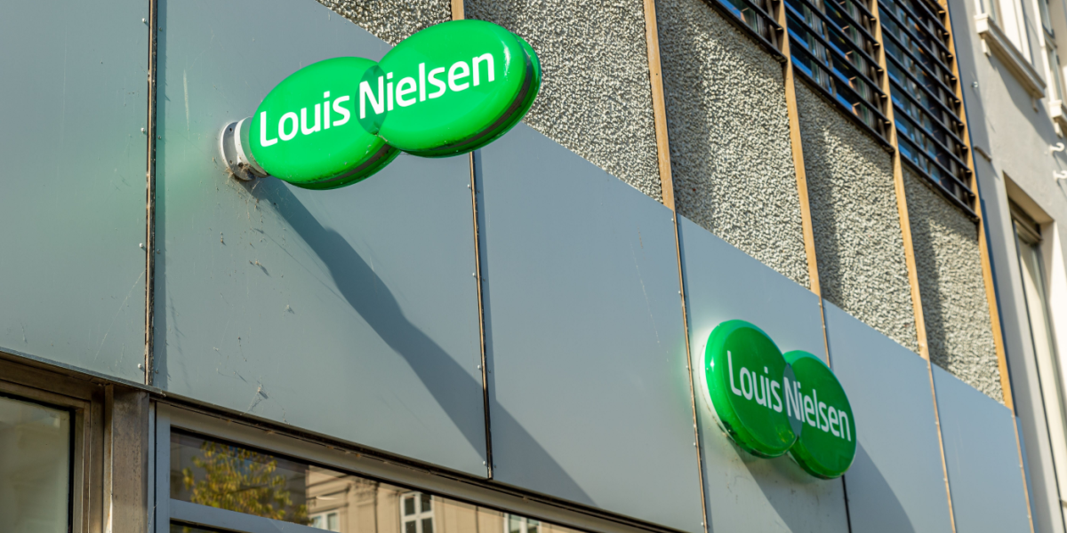 Louis Nielsen og Blå Kors i samarbejde: Deler dem gratis ud, så længe laver haves