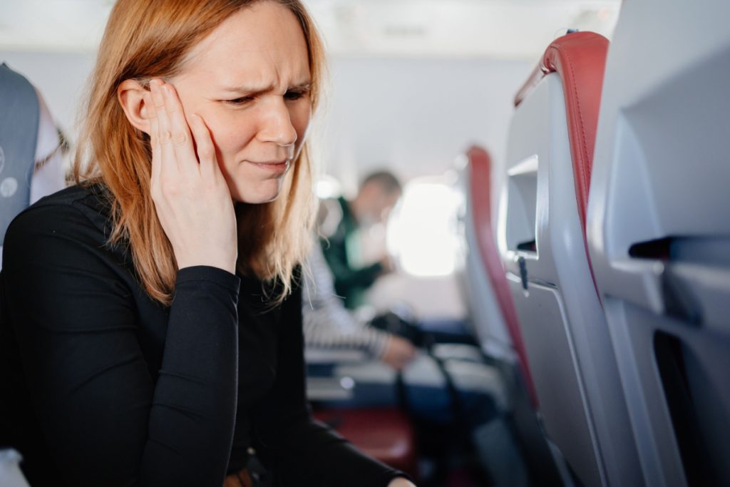 Kvinde rasende på fly: Kunne ikke ordentligt bruge det sæde, jeg havde betalt for