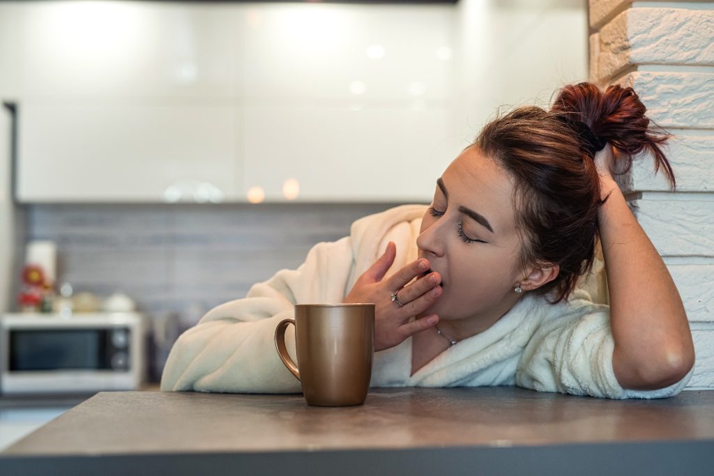 Søvneksperter afslører: Derfor er det usundt at starte dagen med en kop kaffe.