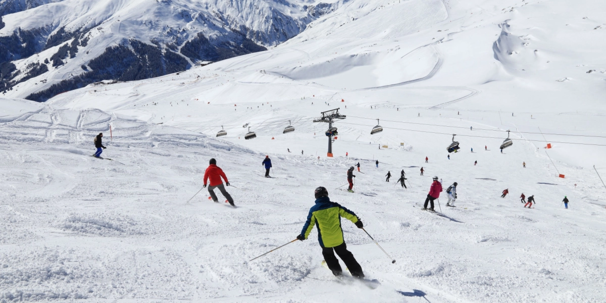 Her er de typiske skader på skiferien – og løsningen til at forebygge dem