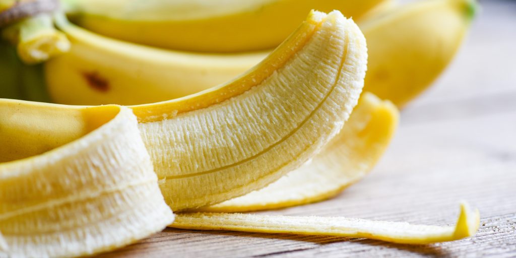 Derfor bør du spise en banan inden sengetid