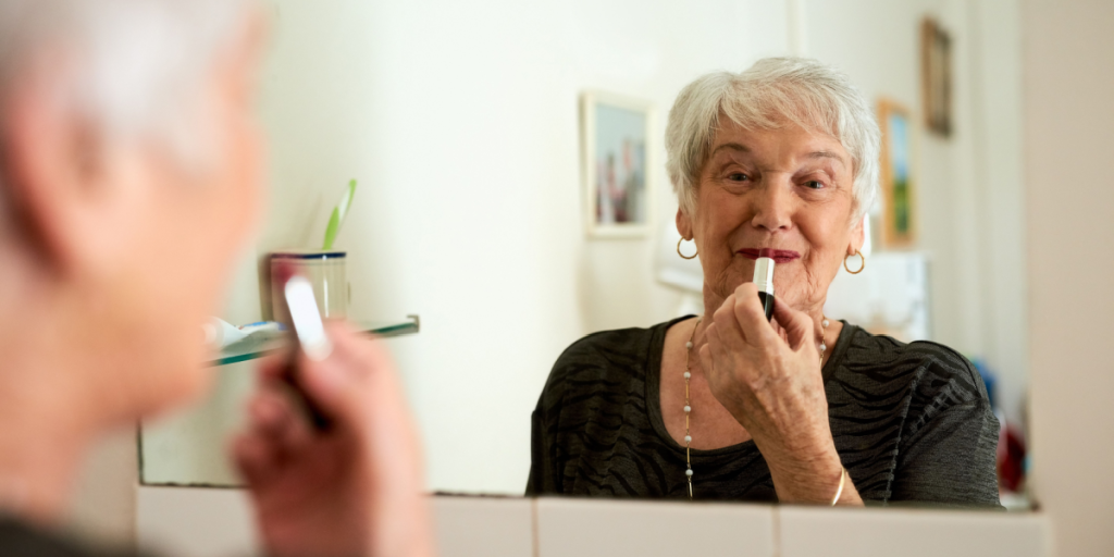 Sådan lægger du makeuppen på den rigtige måde på moden hud