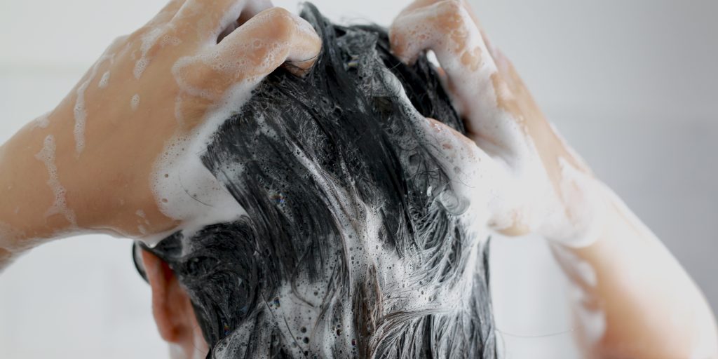 2 fejl i badet, de fleste laver: Undgå dem og få sundere hår