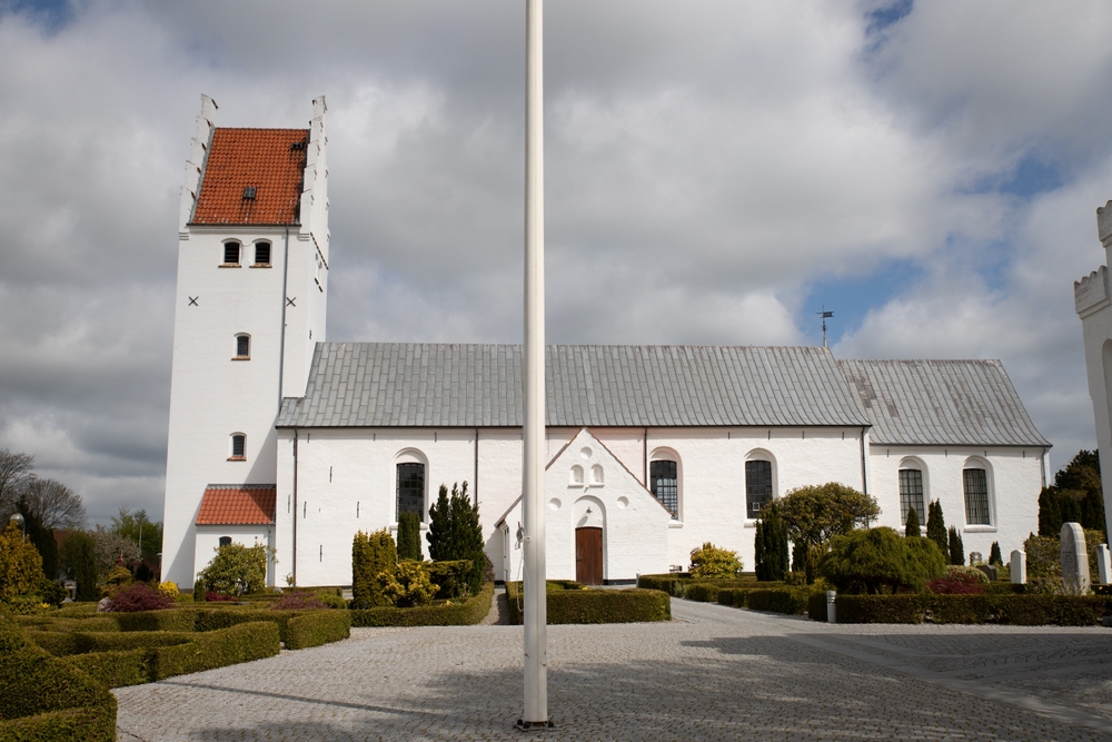 Mor havde ikke råd til kjole: Nu skal 88-årig pensionist konfirmeres
